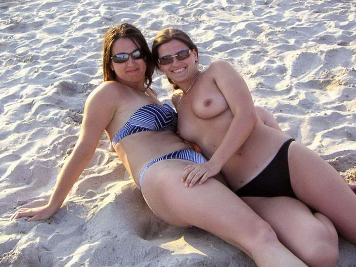 Голые Девицы На Пляже   Нудистки